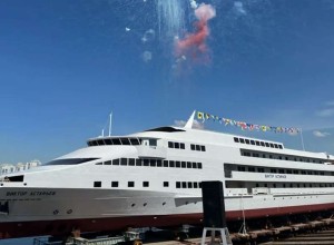 В Петербурге спустили на воду пассажирское судно класса «река-море»