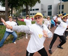 Пенсионеры Талдома в танцевальном флэшмобе